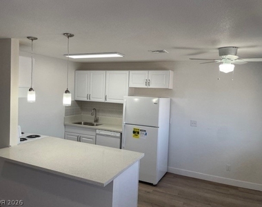 432 E Sunset Road - Photo Thumbnail 3