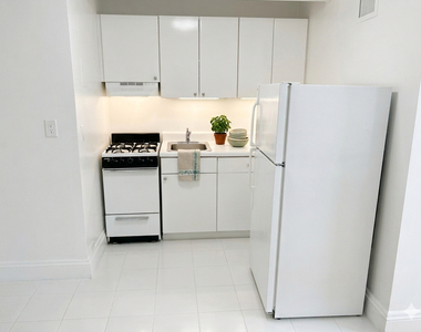 East 39th Street - Photo Thumbnail 4