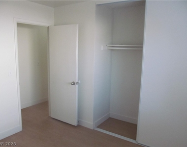 7036 Pinebrook Court - Photo Thumbnail 6