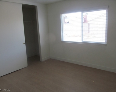 7036 Pinebrook Court - Photo Thumbnail 7