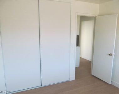 7036 Pinebrook Court - Photo Thumbnail 21