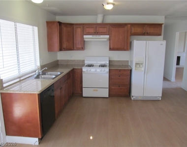 7036 Pinebrook Court - Photo Thumbnail 17