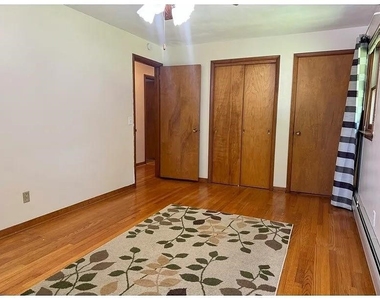 7 Exeter Drive - Photo Thumbnail 4