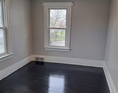 811 Portland Avenue - Photo Thumbnail 6