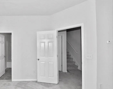 3266 Mill Springs Circle - Photo Thumbnail 9