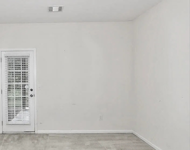 3266 Mill Springs Circle - Photo Thumbnail 7