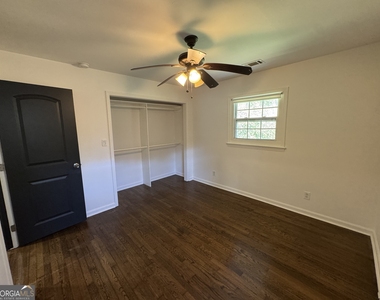 995 Fleetwood Circle Sw - Photo Thumbnail 7