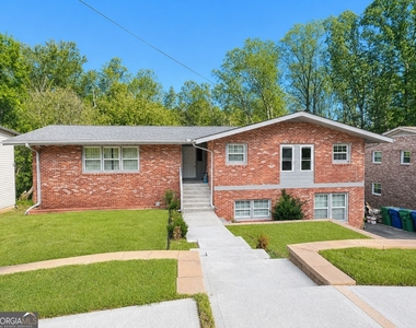 995 Fleetwood Circle Sw - Photo Thumbnail 8