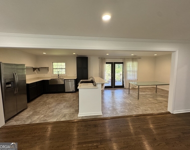 995 Fleetwood Circle Sw - Photo Thumbnail 1