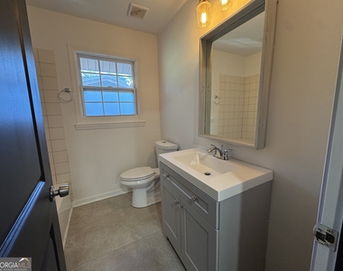 995 Fleetwood Circle Sw - Photo Thumbnail 6