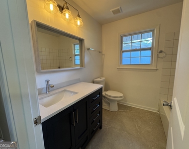 995 Fleetwood Circle Sw - Photo Thumbnail 5