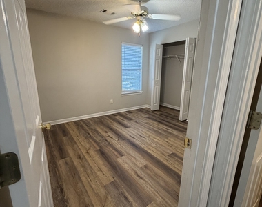 3020 Meadow Glen Pass - Photo Thumbnail 24