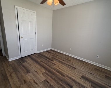 3020 Meadow Glen Pass - Photo Thumbnail 10