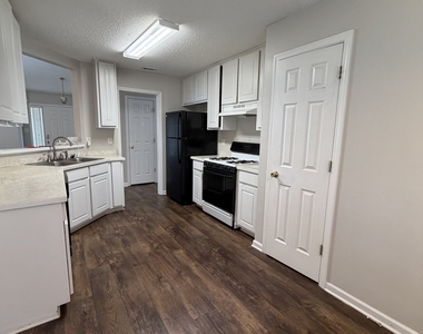 3020 Meadow Glen Pass - Photo Thumbnail 6