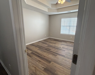 3020 Meadow Glen Pass - Photo Thumbnail 15