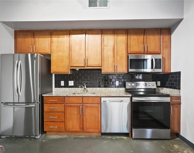 620 Glen Iris Drive Ne - Photo Thumbnail 2