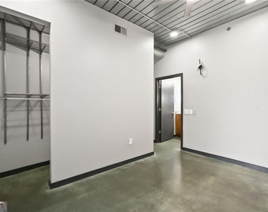 620 Glen Iris Drive Ne - Photo Thumbnail 9