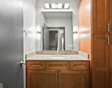 620 Glen Iris Drive Ne - Photo Thumbnail 6