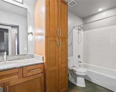 620 Glen Iris Drive Ne - Photo Thumbnail 5