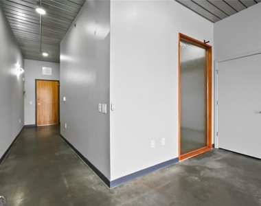 620 Glen Iris Drive Ne - Photo Thumbnail 10