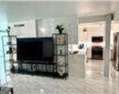 2870 Pharr Court South Nw - Photo Thumbnail 6