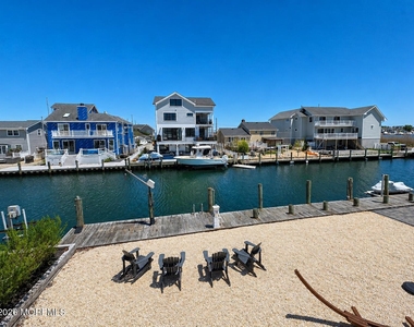 1825 Boat Point Drive - Photo Thumbnail 2