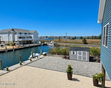 1825 Boat Point Drive - Photo Thumbnail 3