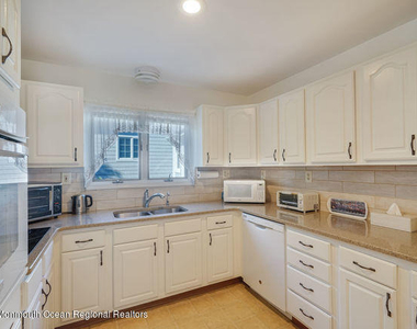 315 Tuttle Avenue - Photo Thumbnail 7
