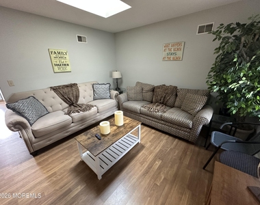 17 7th Avenue - Photo Thumbnail 7