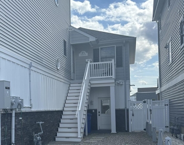 17 7th Avenue - Photo Thumbnail 1