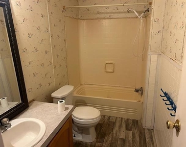 301 Elm Lane - Photo Thumbnail 5