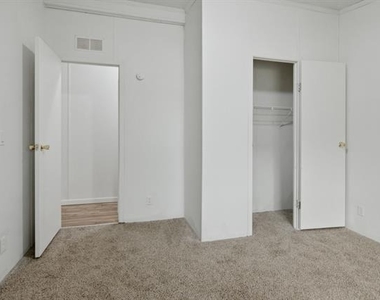301 Elm Lane - Photo Thumbnail 28