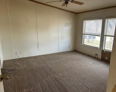 301 Elm Lane - Photo Thumbnail 6