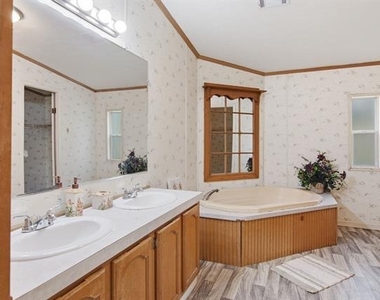 301 Elm Lane - Photo Thumbnail 23