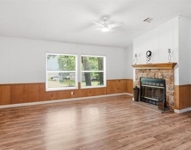 301 Elm Lane - Photo Thumbnail 10