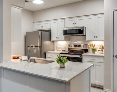 4501 Druid Lane - Photo Thumbnail 9
