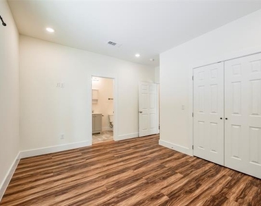 3523 Herrling Street - Photo Thumbnail 7