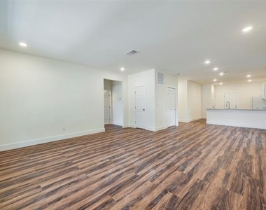 3523 Herrling Street - Photo Thumbnail 2