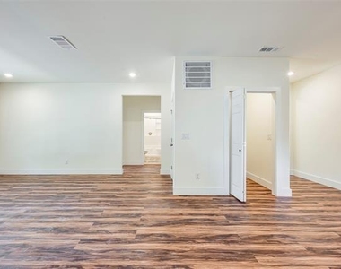 3523 Herrling Street - Photo Thumbnail 4
