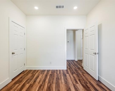 3523 Herrling Street - Photo Thumbnail 12