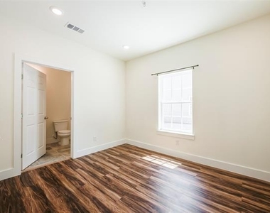 3523 Herrling Street - Photo Thumbnail 9
