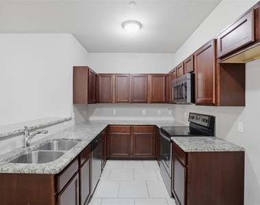 514 E Hazelwood Street - Photo Thumbnail 5