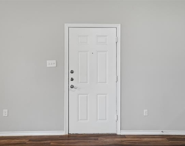 514 E Hazelwood Street - Photo Thumbnail 9