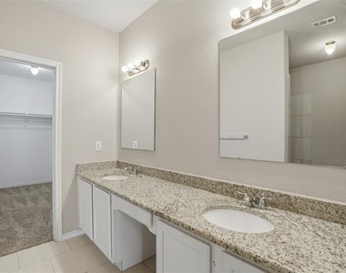 514 E Hazelwood Street - Photo Thumbnail 21