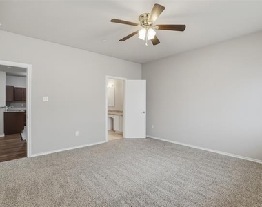 514 E Hazelwood Street - Photo Thumbnail 13