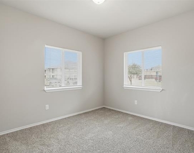 514 E Hazelwood Street - Photo Thumbnail 16