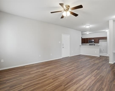 514 E Hazelwood Street - Photo Thumbnail 1