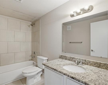 514 E Hazelwood Street - Photo Thumbnail 20