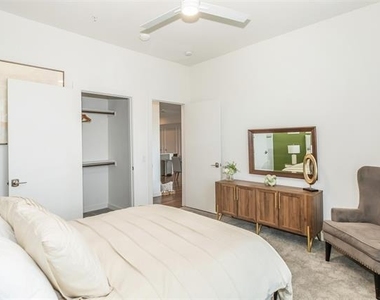 7450 Coronado Avenue - Photo Thumbnail 10