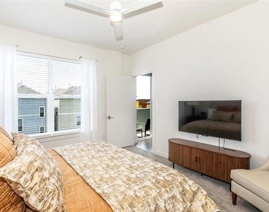 7450 Coronado Avenue - Photo Thumbnail 5